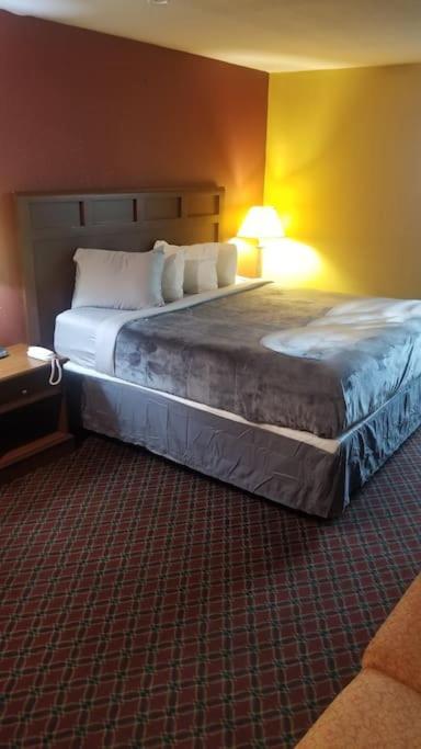 Hotel 2 Queens Hotel Room 228 Wi-Fi Booking Stillwater Exterior foto